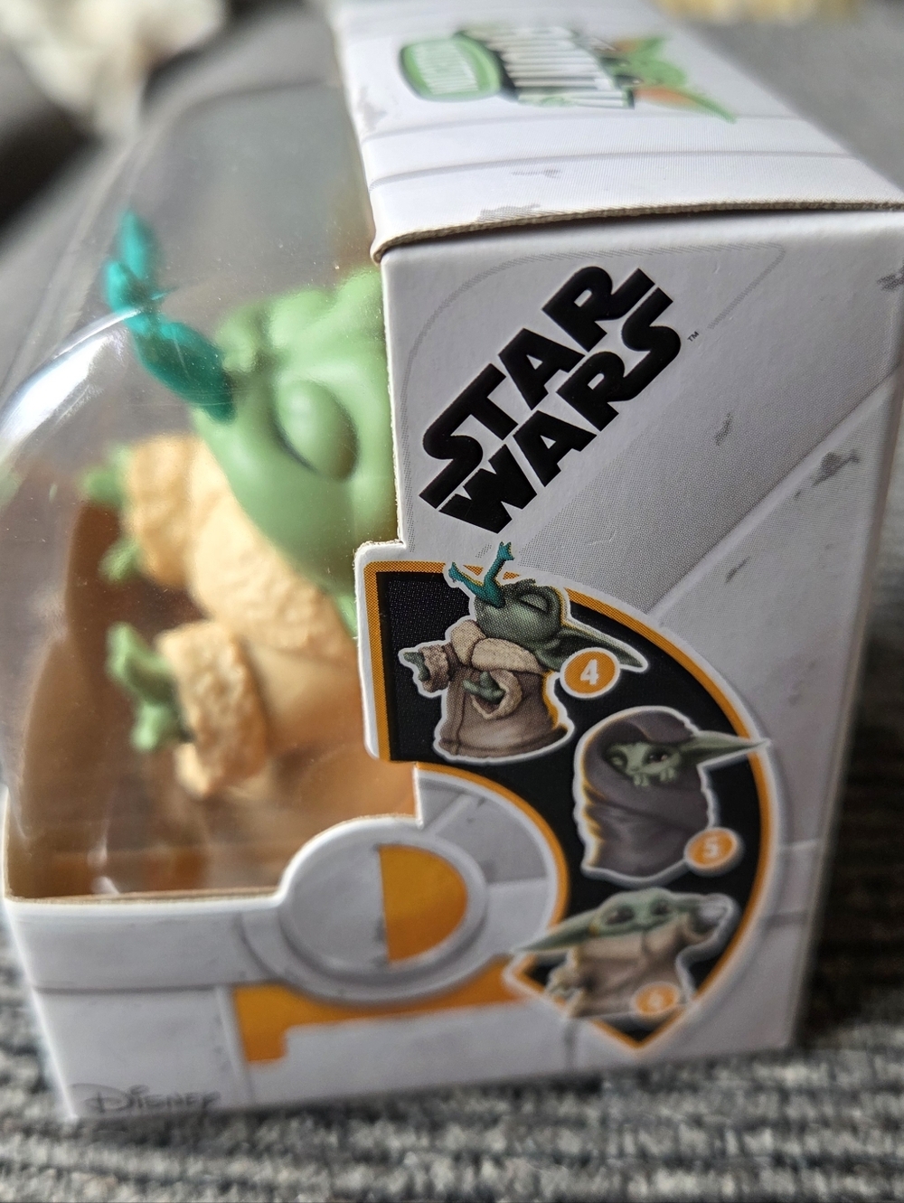 Star Wars The Child (Grogu) Collectible Figure - Picture 2 of 4
